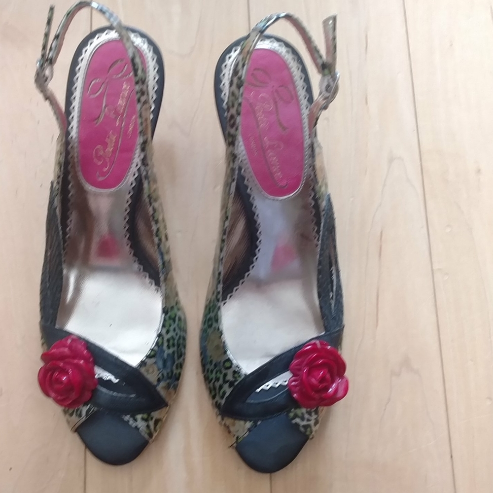 Poetic License Tea Party size 6 1/2